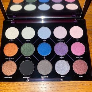 New Urban Decay Distortion makeup eyeshadow palette